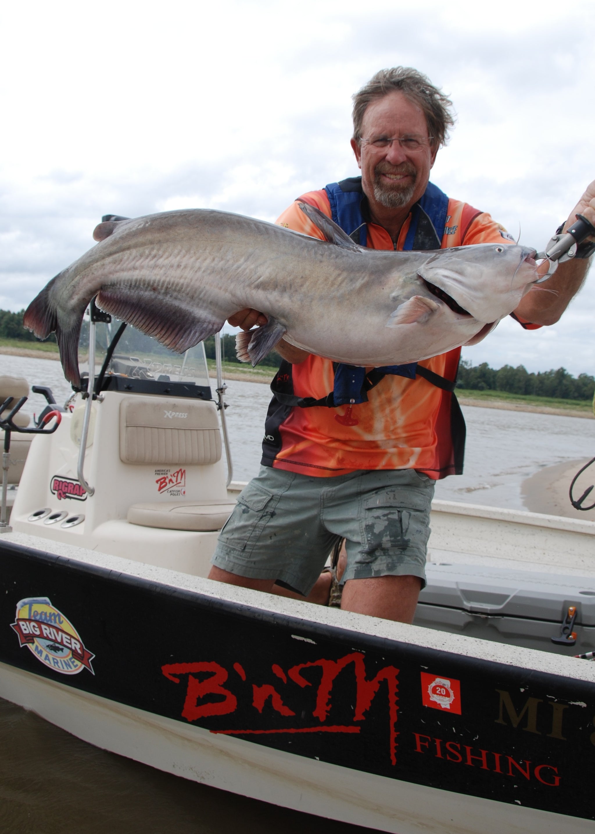 Catching Trophy Mississippi River Catfish with Bob Crosby - B'n'M